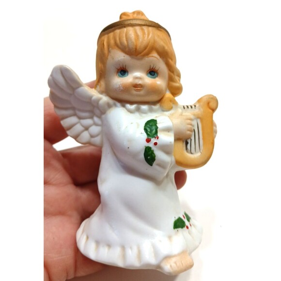 Homco Vintage Angel With Harp Holly Berries 4 Inches Tall Christmas Innocence - Picture 1 of 9